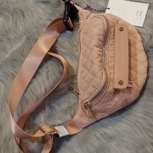 NWT   Urban peach color fanny pack bag, waistline bag,ortravel bag.